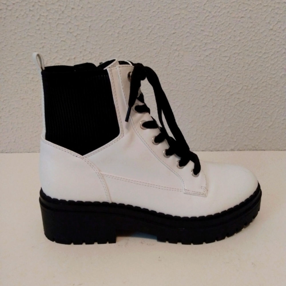 American Eagle Outfitters Black White Faux Leather Zip Chunky Ankle Boots sz 8 M